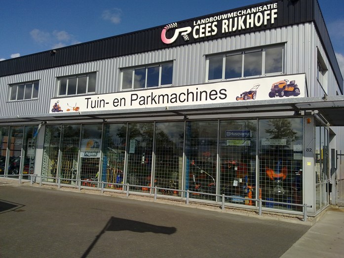 reklamebord voorkant pand