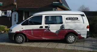 foto eigen old timer beletterd op de bus